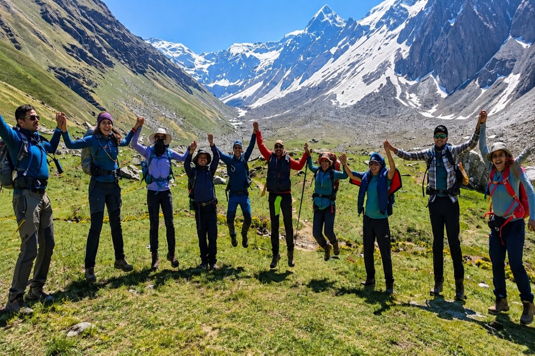 hiking_group_1075x716(1)